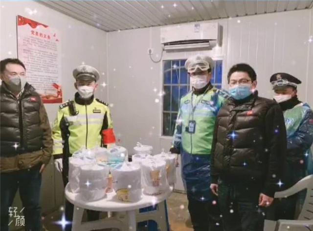 如意餛飩南通中專店為南通交警大隊(duì)執(zhí)勤人員送去愛心餐